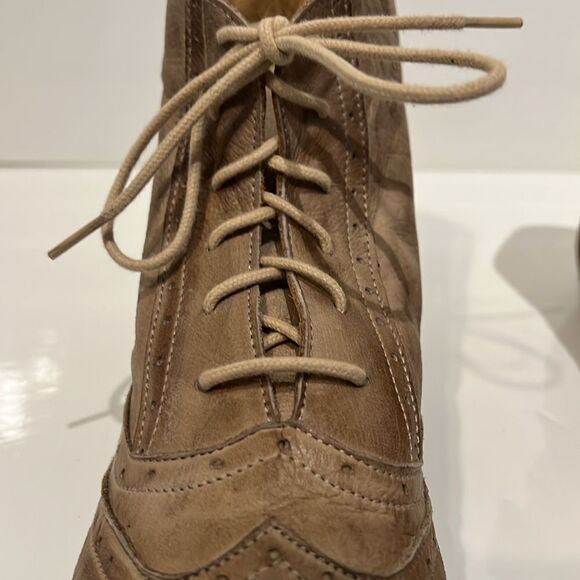 Steve Madden Tan Distressed Westonn Leather Booties Size 39 - Picture 13 of 14